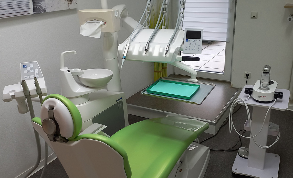 images/praxisraeume/behandlungsraum-dr-stelzel.jpg#joomlaImage://local-images/praxisraeume/behandlungsraum-dr-stelzel.jpg?width=1200&height=732