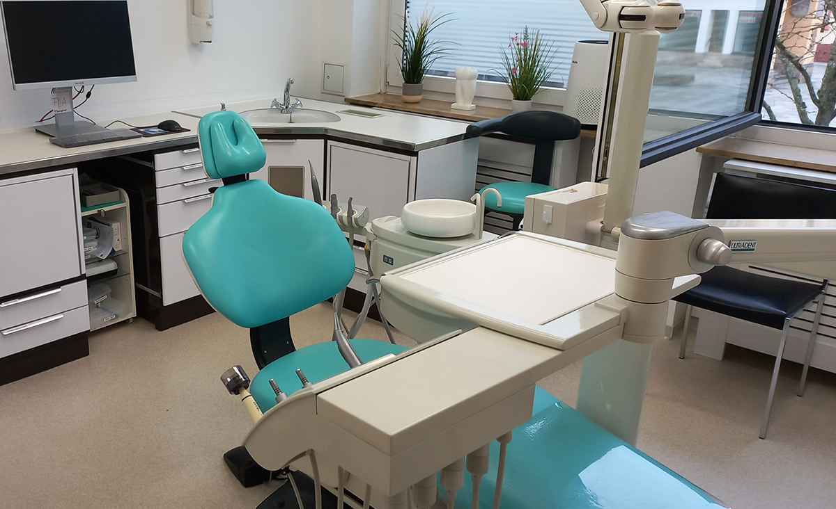 images/praxisraeume/behandlungsraum1-dr-stelzel.jpg#joomlaImage://local-images/praxisraeume/behandlungsraum1-dr-stelzel.jpg?width=1200&height=732